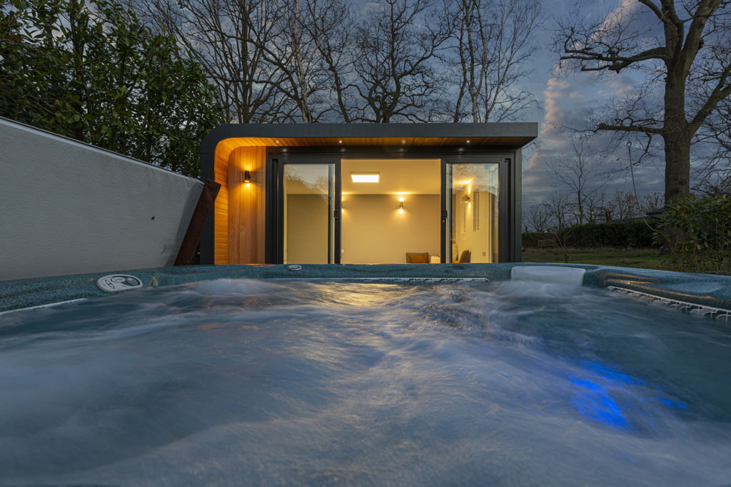 garden room and hot tub
